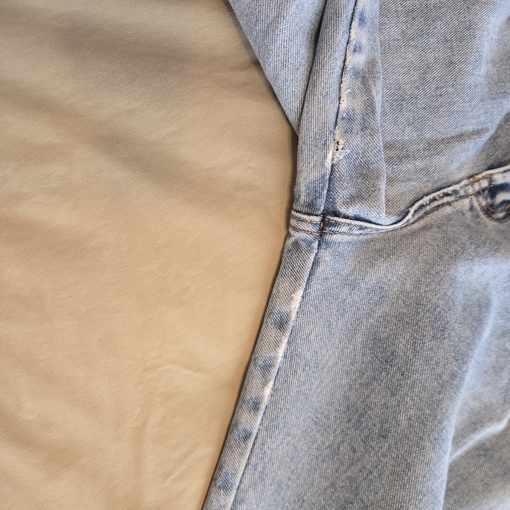 VTG 80s Bill Blass Denim Mom Jeans in a Light Wash - Picture 10 of 11